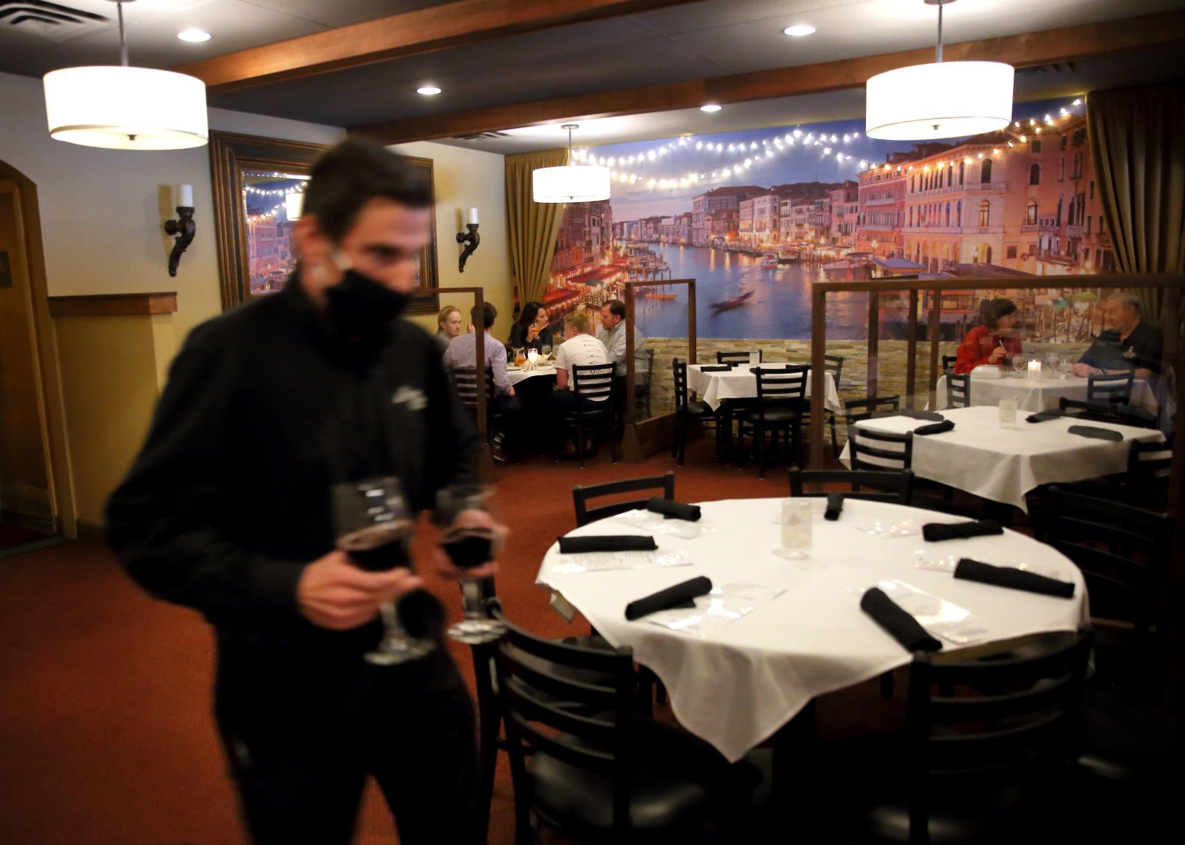 Roberto's Trattoria opens after coronavirus pandemic shutdown